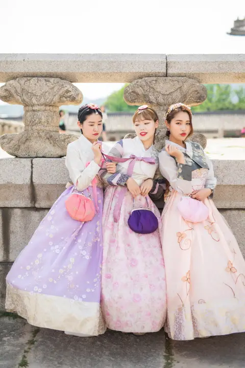 Seohwa Hanbok (서화한복)